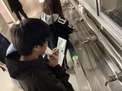 キレイに磨けたか鏡でチェック☆いいね！